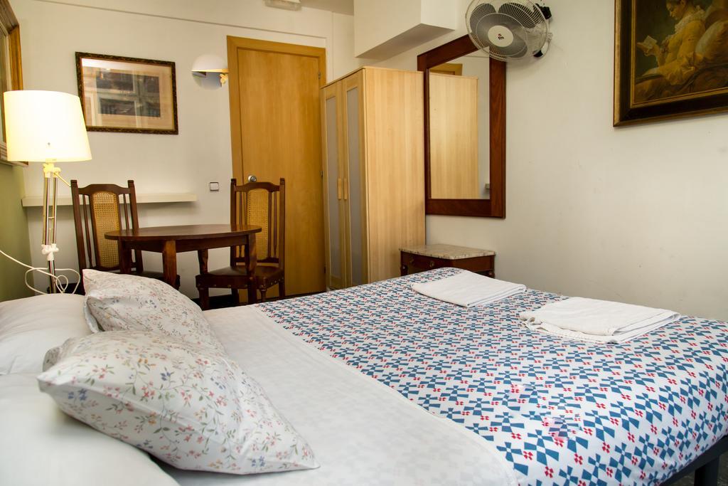 Hostal Lk Barcelone Extérieur photo