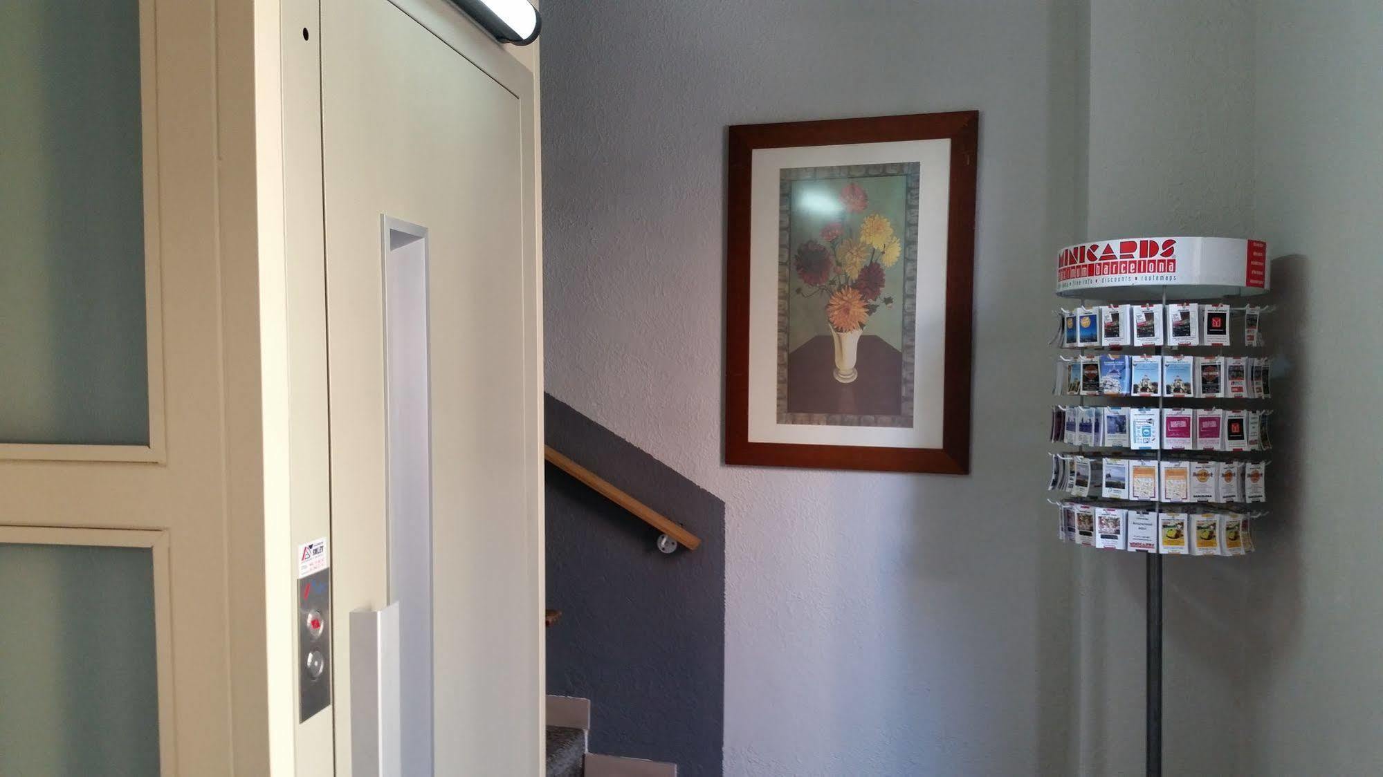 Hostal Lk Barcelone Extérieur photo